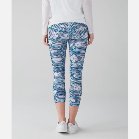 Lululemon Inspire Crop II | Blurry Belle (W6APRS) | Size 4 | EUC - Picture 2 of 12